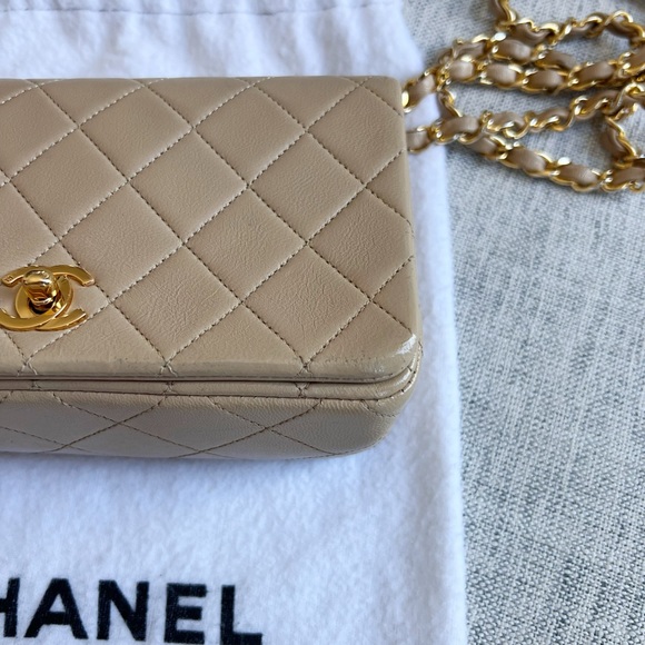 Authentic Chanel Vintage Small Flap Bag Beige - Picture 4 of 9